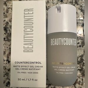 Beautycounter Countercontrol Matte effect gel cream